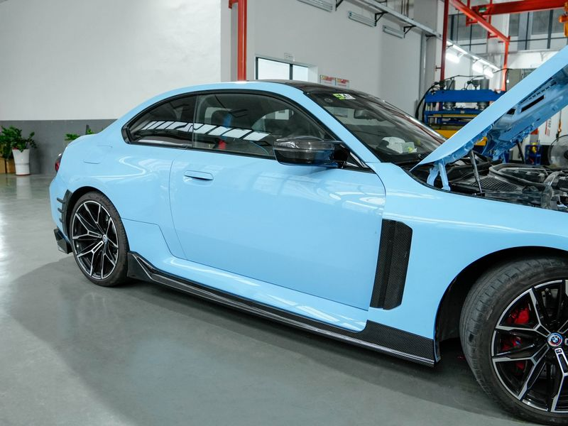 Prepreg Carbon Fiber V Style Front Fender w/ Side Skirt Set - BMW G87 M2