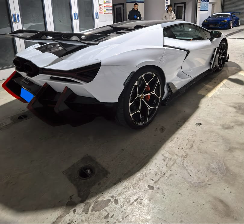 Carbon Fiber DK Aero Body Kit - Lamborghini Revuelto