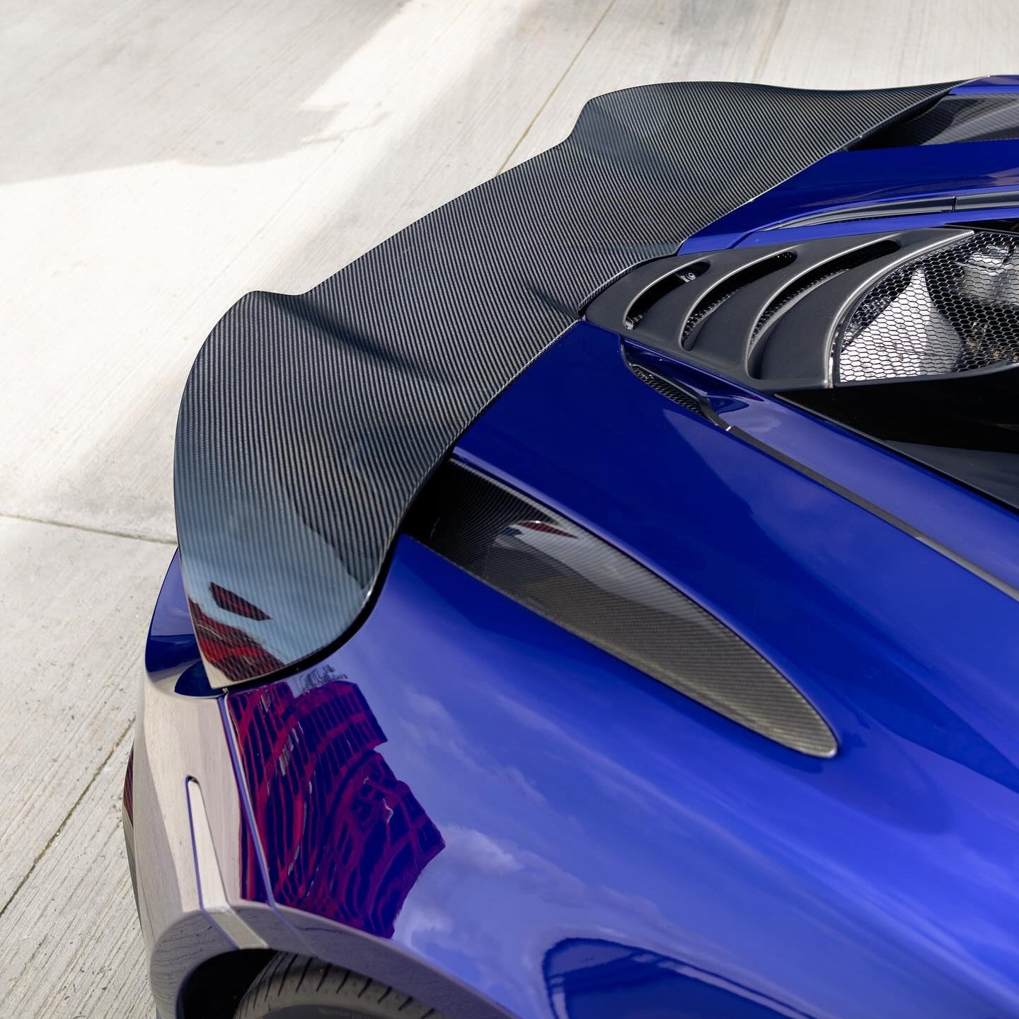 V Style Dry Pre-Preg Carbon fiber Rear Spoiler Wing - Mclaren 720s