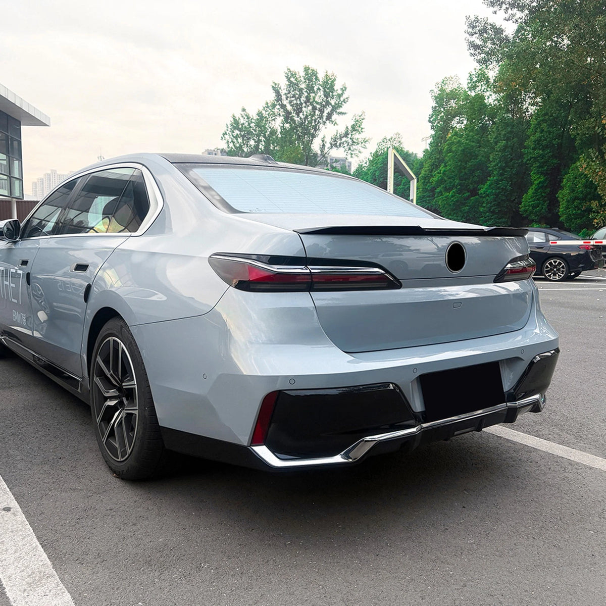 Gloss Black Rear Trunk V Style Spoiler - BMW 7 Series i7 G70 G73 23-25