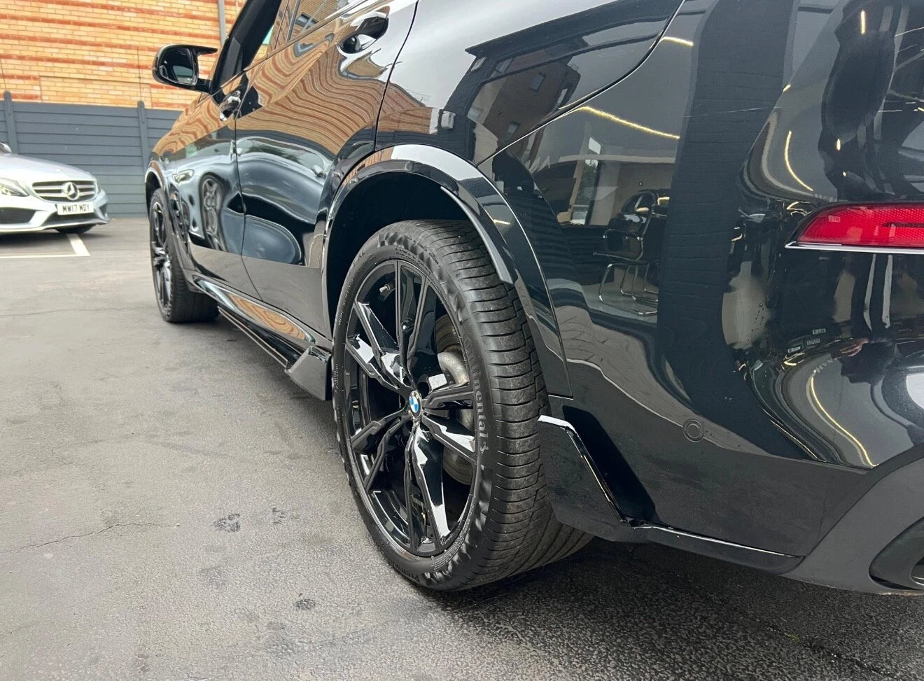 Gloss Black Full Aero Kit V2 - BMW X5 G05 LCI M Sport 2023+