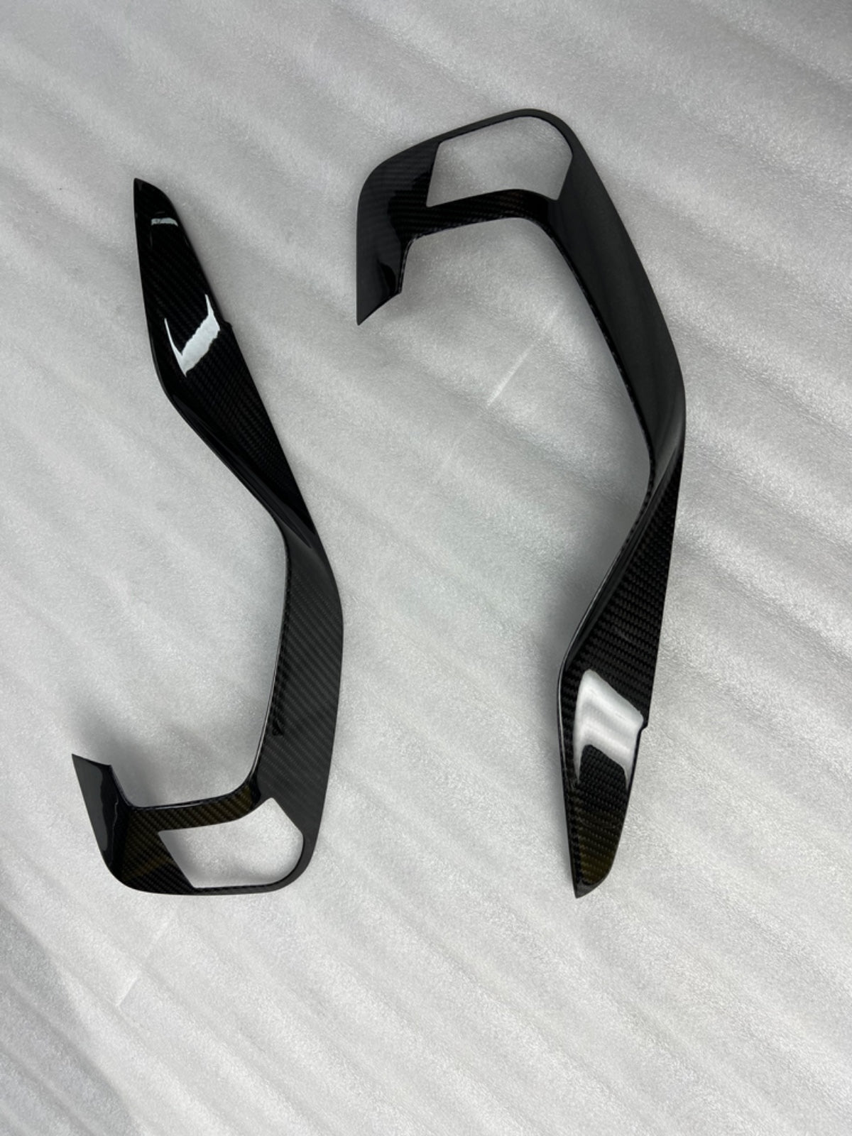 Carbon Fiber Tail Light Trim - BMW G87 M2 / G42 2 Series