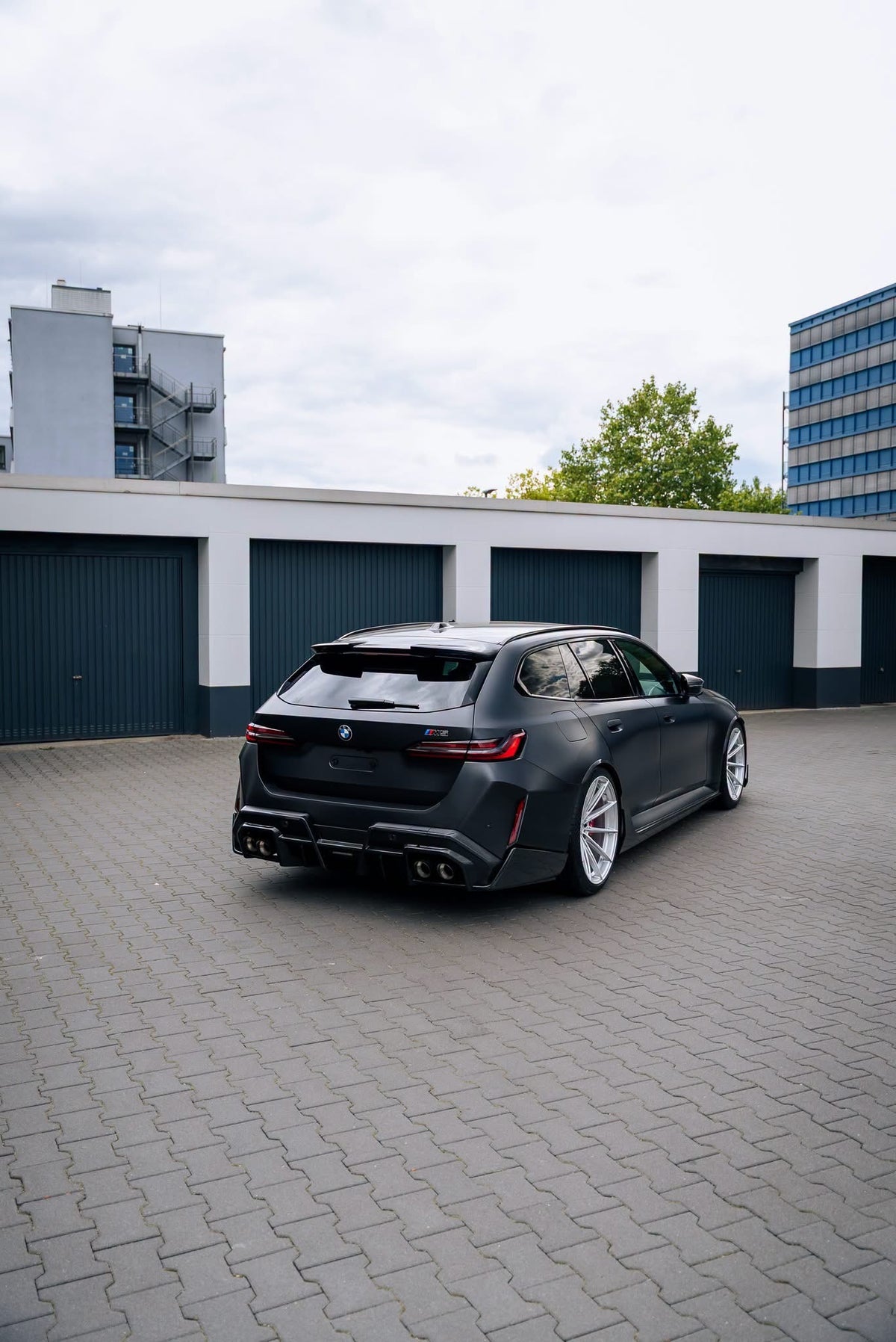Prepreg Carbon Fiber SQ V2 Rear Diffuser - BMW M5 G90 G99 4-Door 2025+