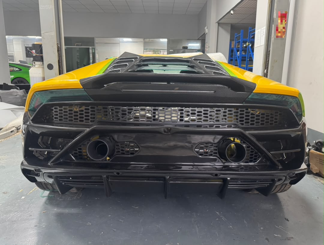Carbon Fiber Evo Style Front and Rear Bumper Conversion kit - Lamborghini Huracan