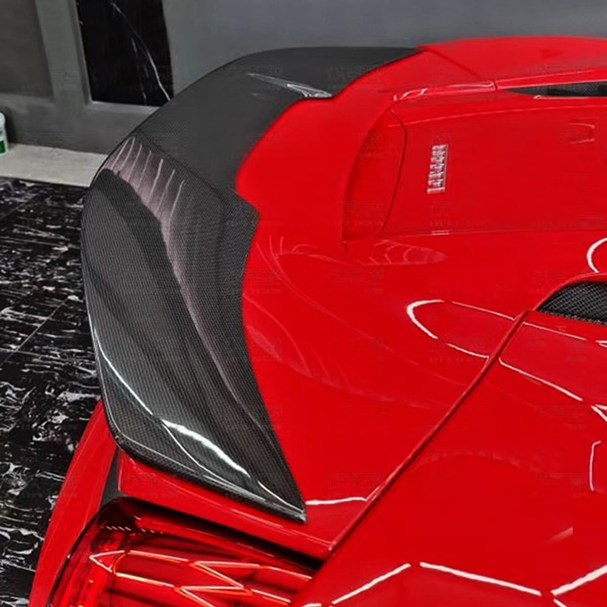 V Style Carbon Fiber Rear Spoiler - Ferrari 488