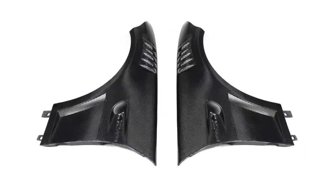 Carbon Fiber GT4 Style Vented Front Fender Set Replacements - BMW M3 E92 Coupe 2008-2013