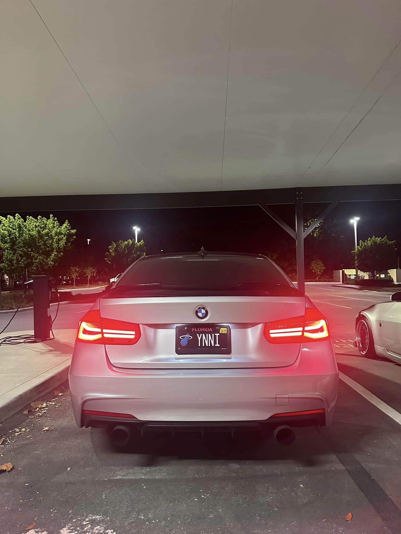 https://www.thecarbonindustries.com › products › abs-gloss-black-mp-style-body-kit-bmw-f30-3-series

