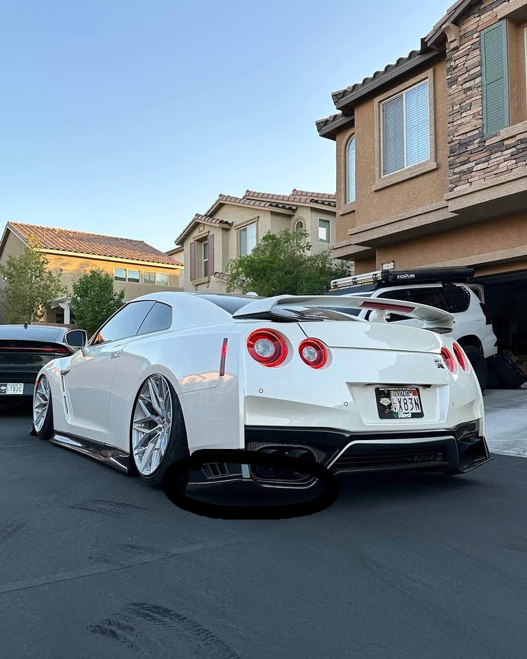Carbon Fiber Rear diffuser Corner Spats - Nissan GTR R35