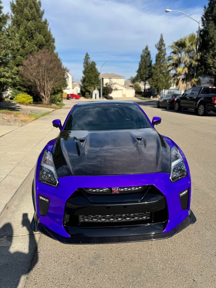 OEM Style Gloss Carbon Fiber Hood - Nissan R35 GTR