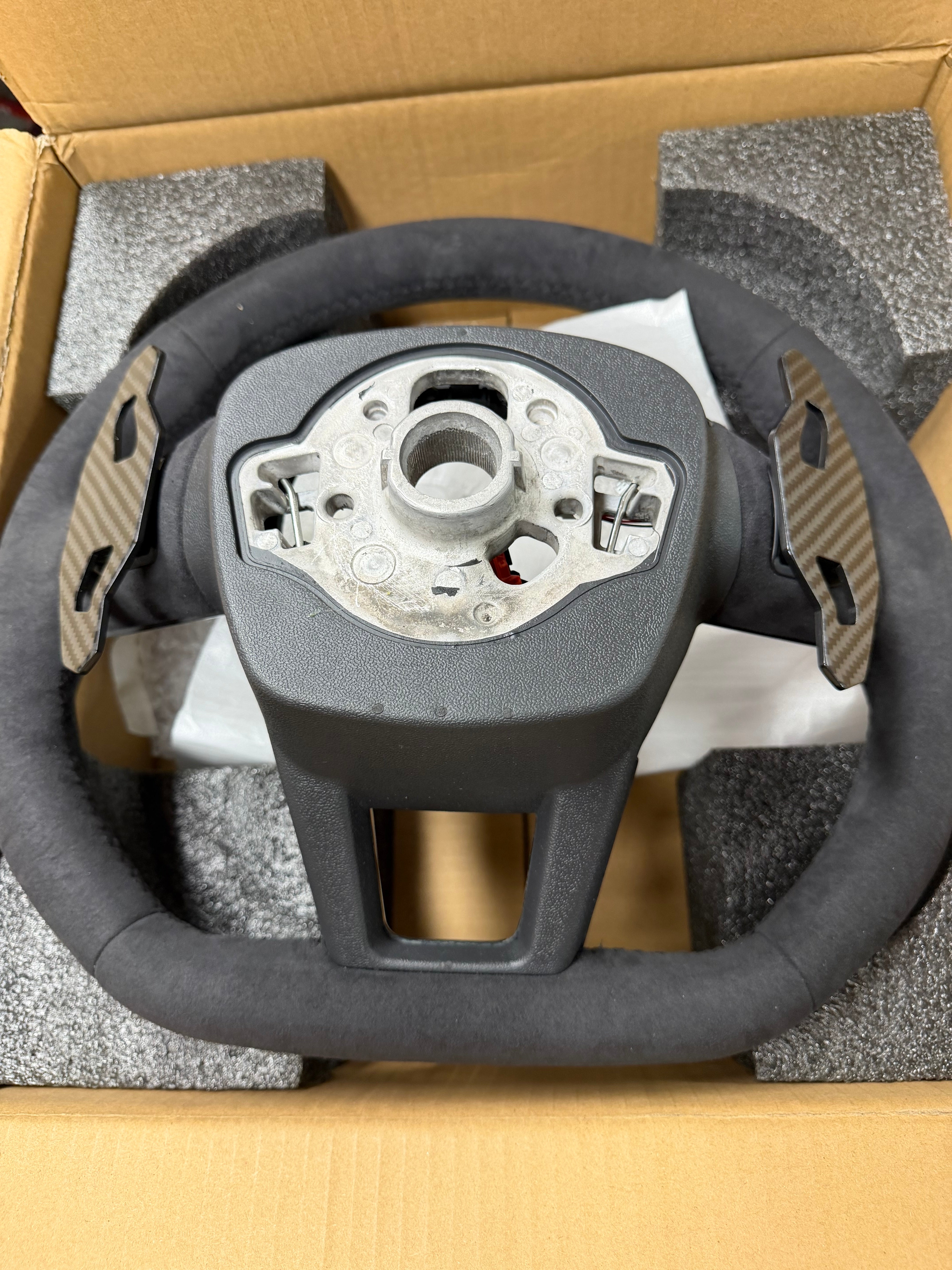 Prebuilt Custom Carbon Fiber Steering wheel for Audi RS6 RS7, A6/S6, A7/S7, S8, and Q8/SQ8/RSQ8 2019-2024