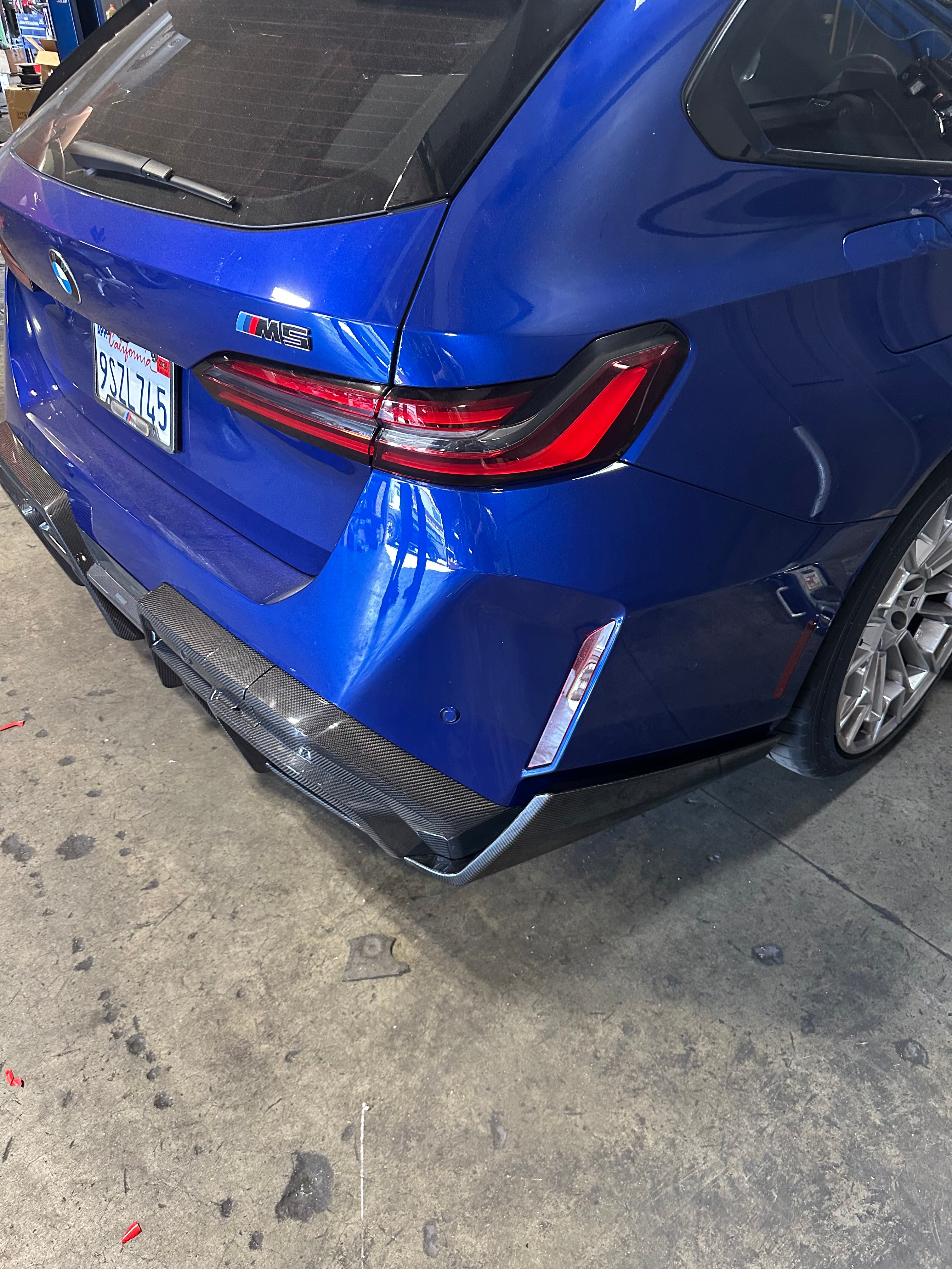Prepreg Carbon Fiber SQ V2 Rear Diffuser - BMW M5 G90 G99 4-Door 2025+