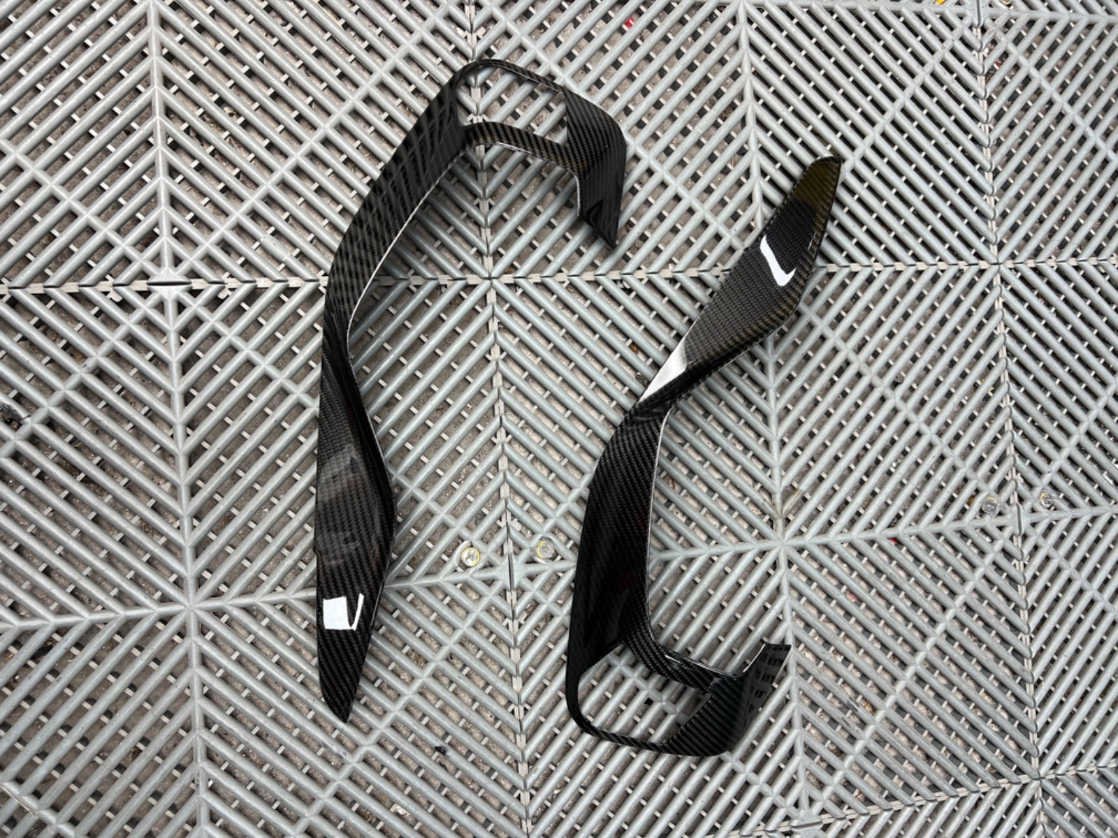 Carbon Fiber Tail Light Trim - BMW G87 M2 / G42 2 Series