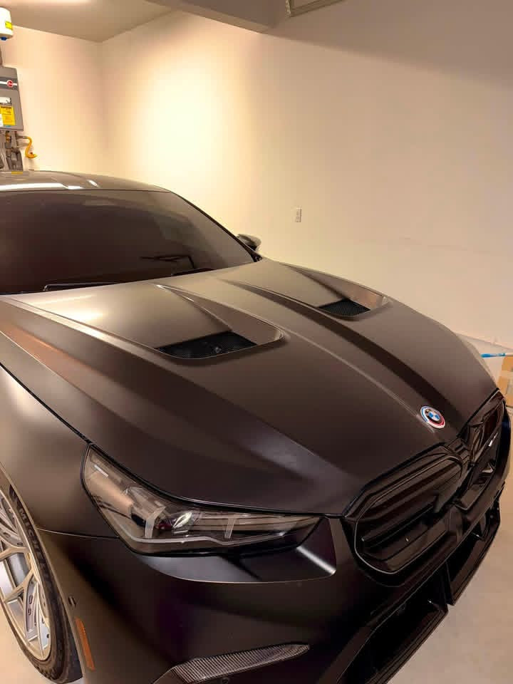 Carbon Fiber AN Style Engine hood Cover - BMW M5 G90
