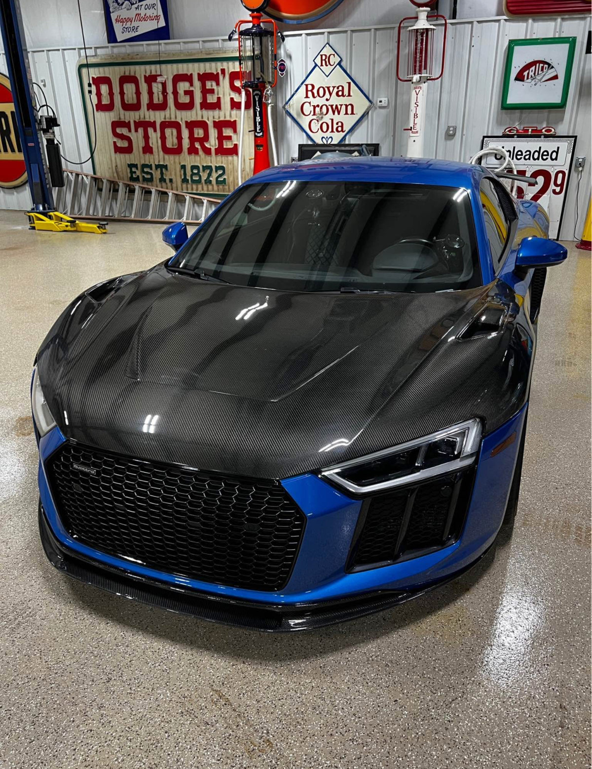 1016 R8 1016 Style Carbon Fiber Vented Hood - Audi R8