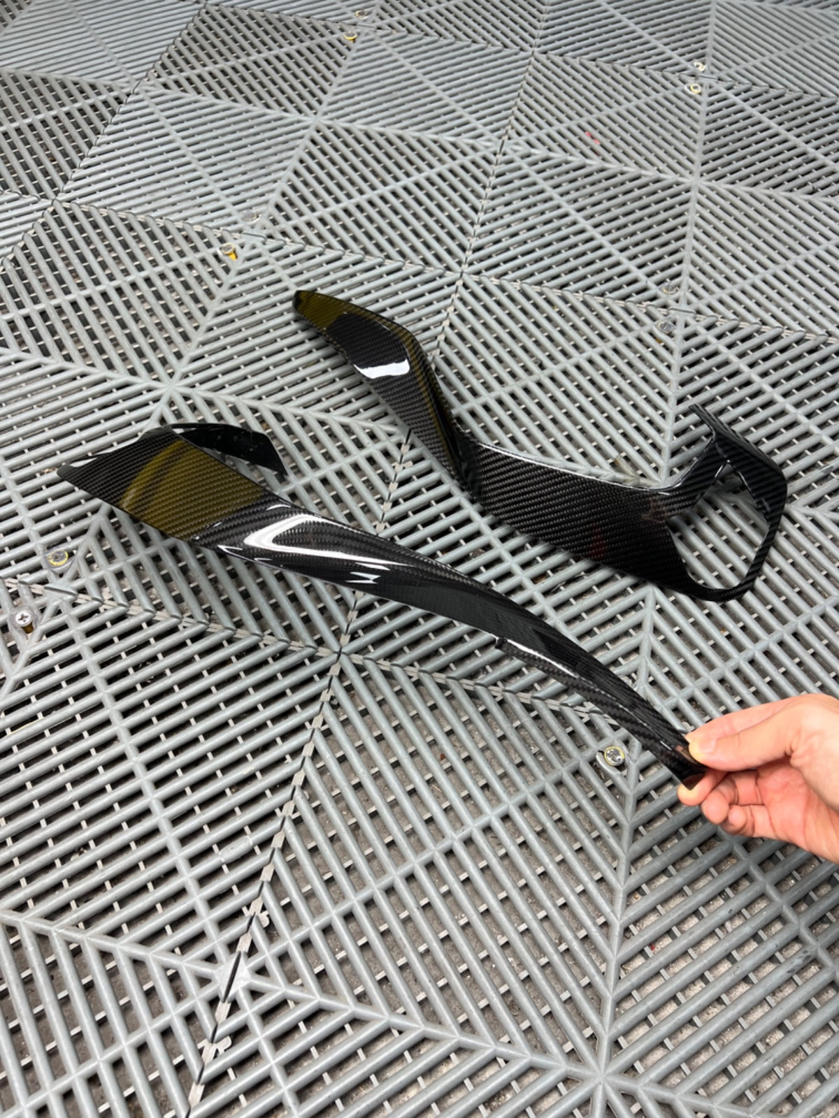 Carbon Fiber Tail Light Trim - BMW G87 M2 / G42 2 Series