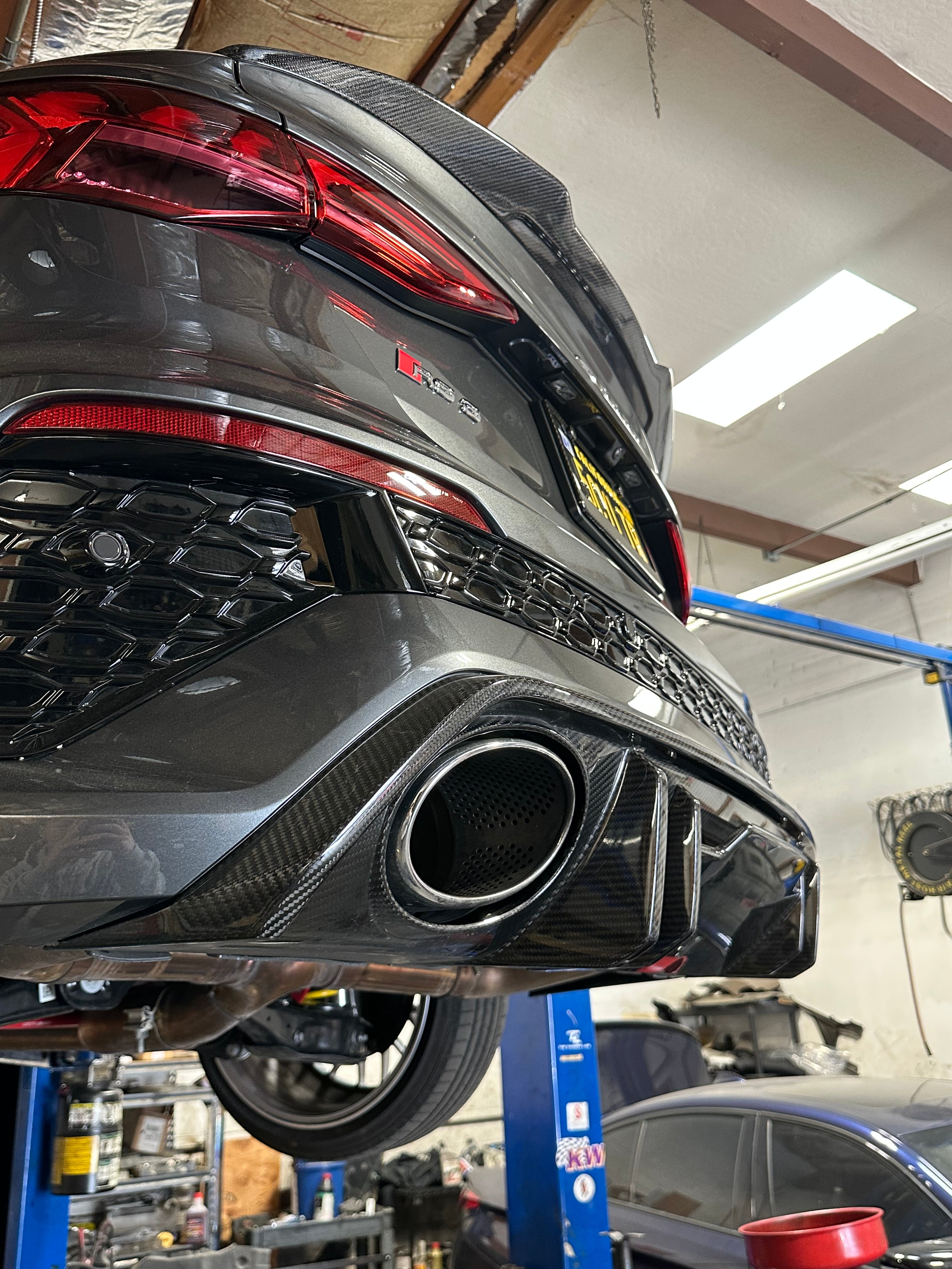 CARBON FIBER REAR DIFFUSER AUDI RS3 (8Y)
