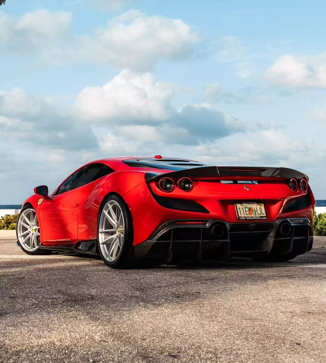 Carbon Fiber R Rear Spoiler - Ferrari F8