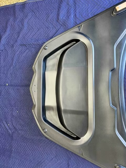 V2 VentedCarbon Fiber Hood - Corvette C8