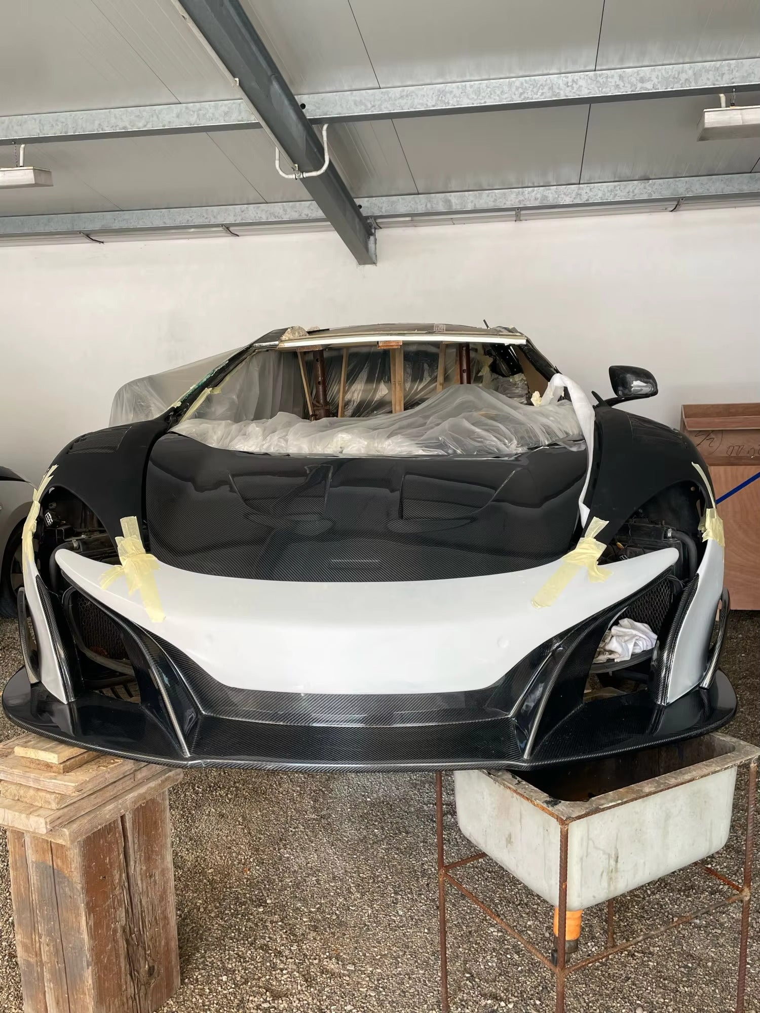 https://www.thecarbonindustries.com › products › 675lt-conversion-body-kit-mclaren-mp4-12c-650s

