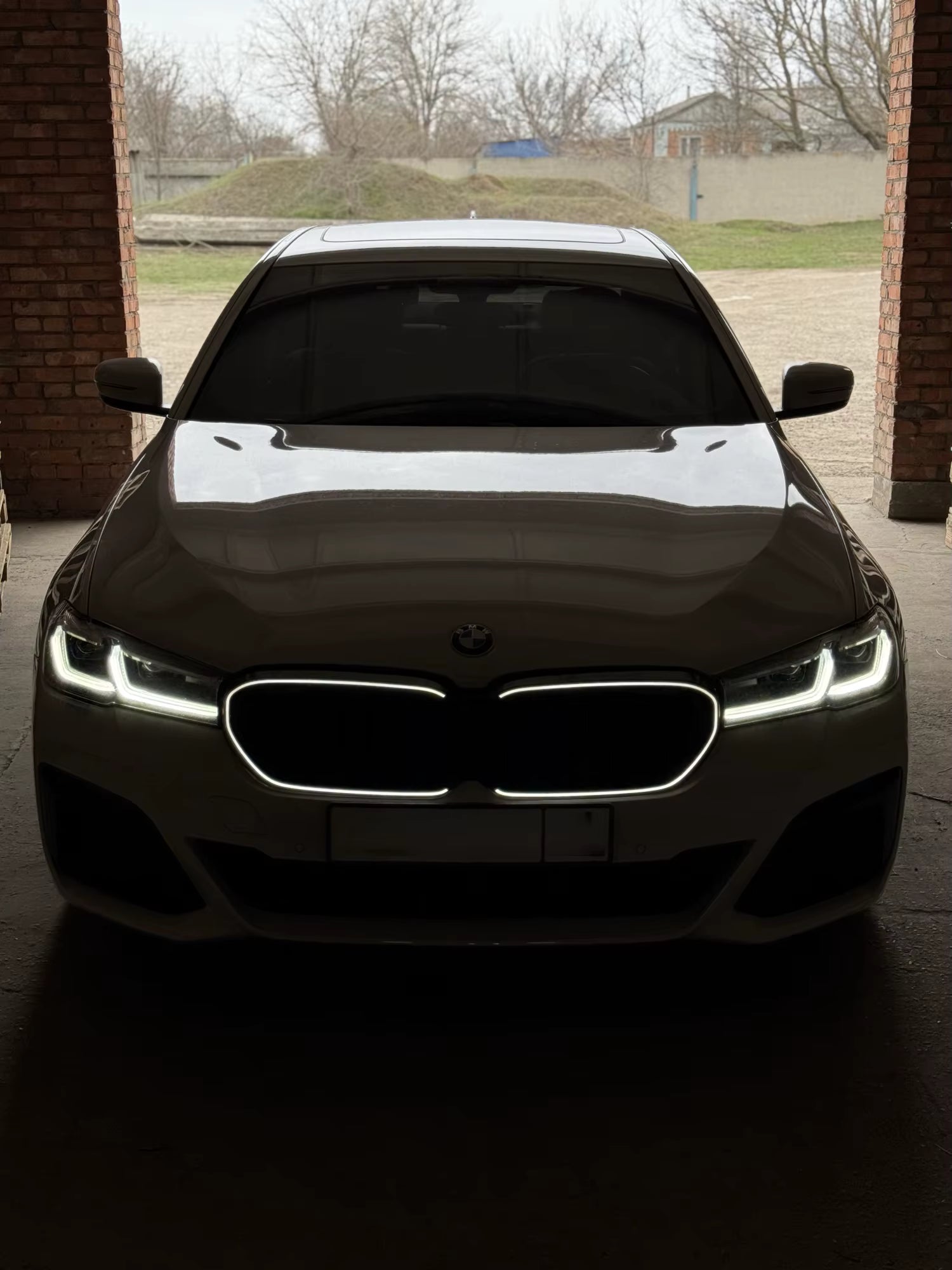 Gloss Black Front Grille w/ LED - BMW G30 5 series