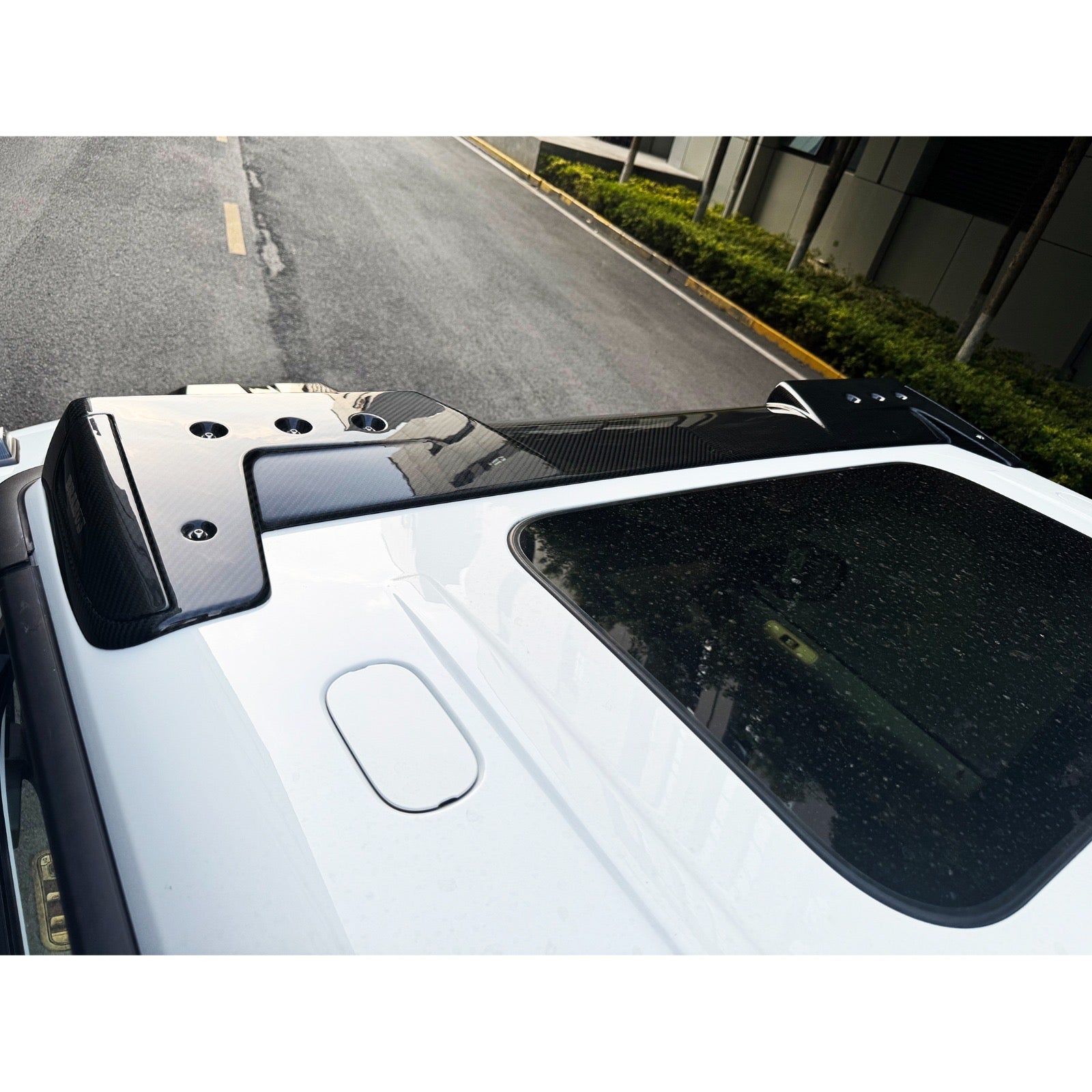 Carbon fiber B style Front Roof Spoiler w/LED - Mercedes W465 G wagon