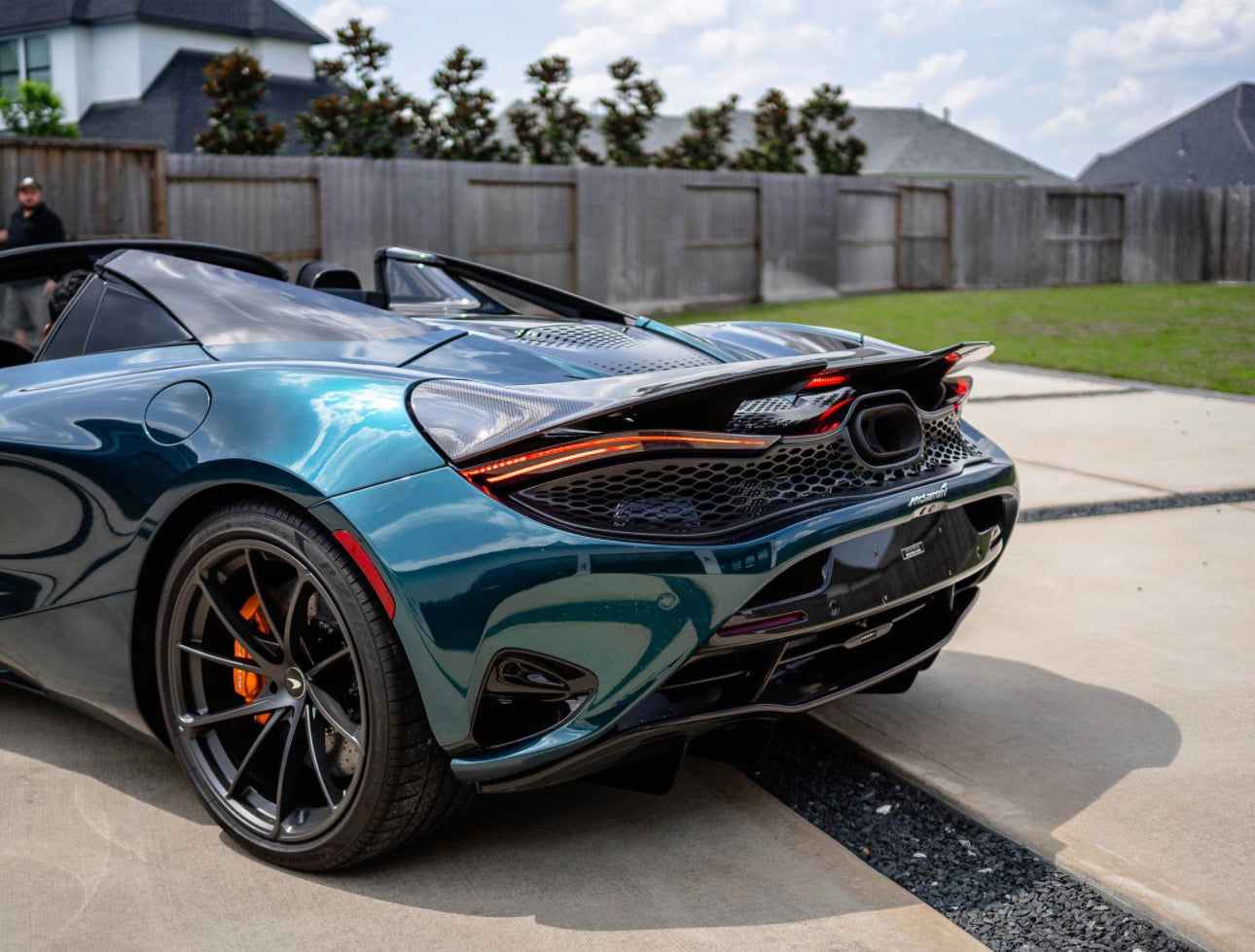 https://www.thecarbonindustries.com › products › 765lt-dry-carbon-fiber-wing-spoiler-mclaren-720s


