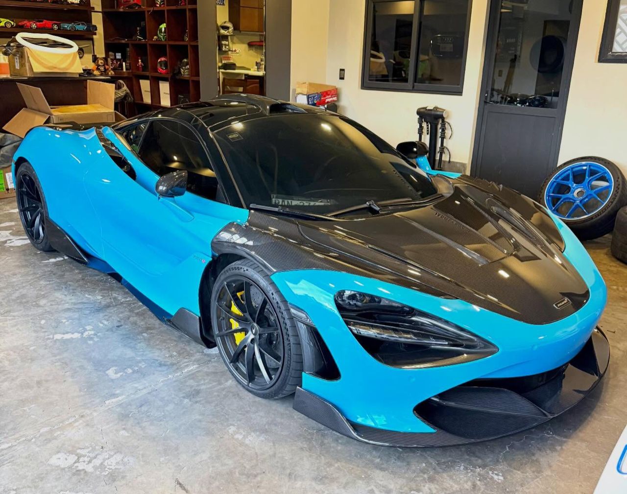 Dry Prepreg Carbon Fiber Front Lip V2 - Mclaren 720s