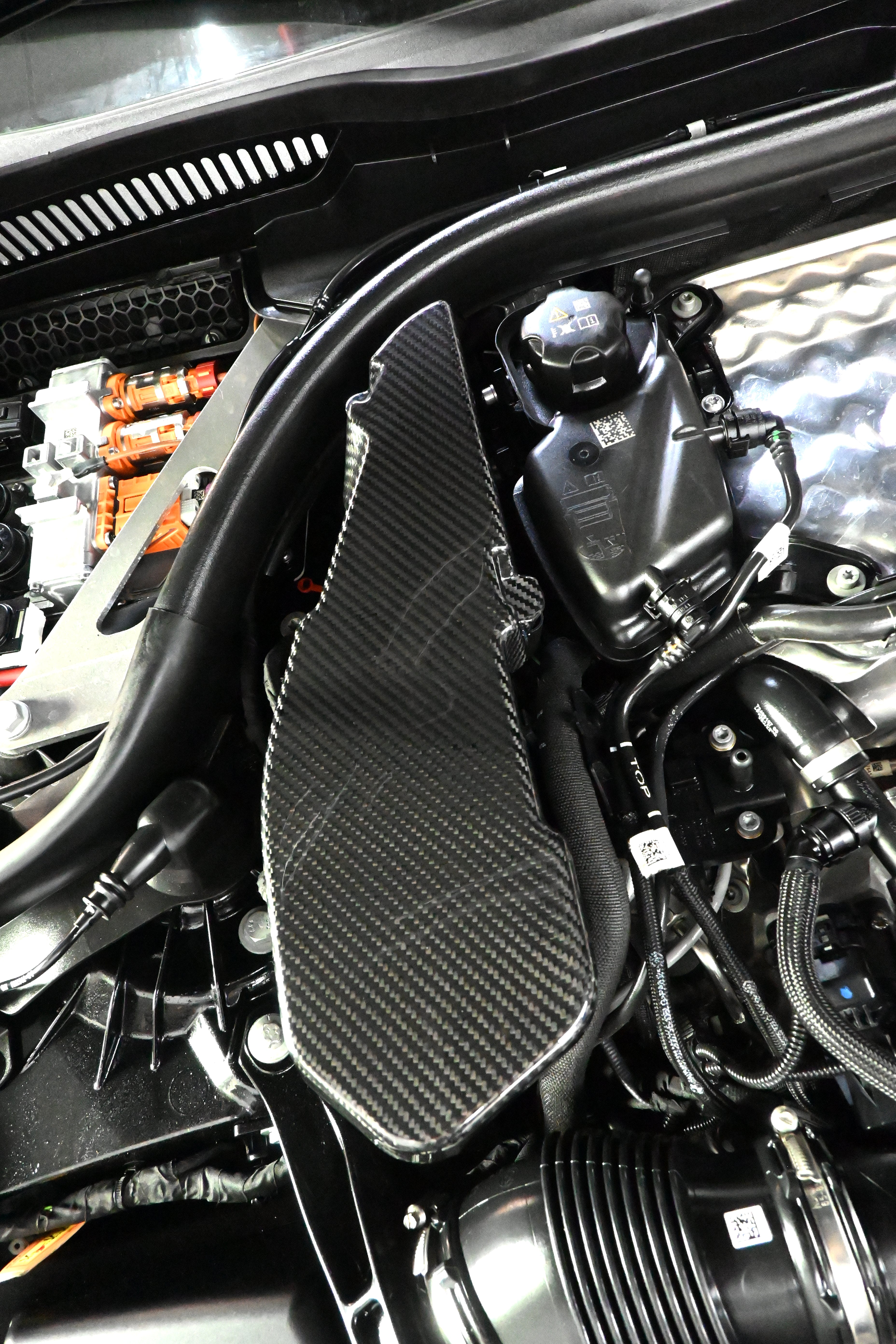 Carbon Fiber Engine Bay Cover Kit - BMW G90 M5