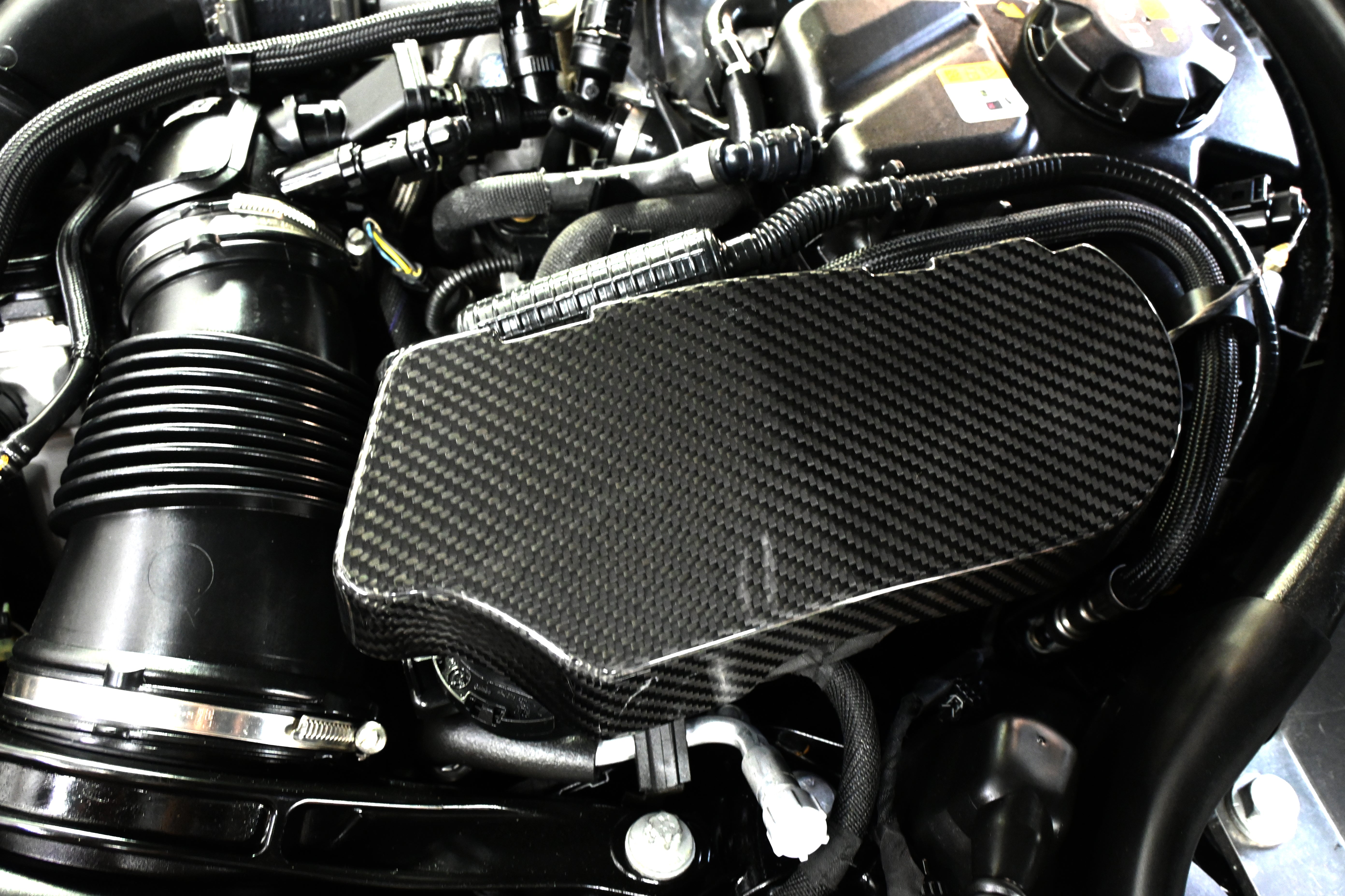 Carbon Fiber Engine Bay Cover Kit - BMW G90 M5