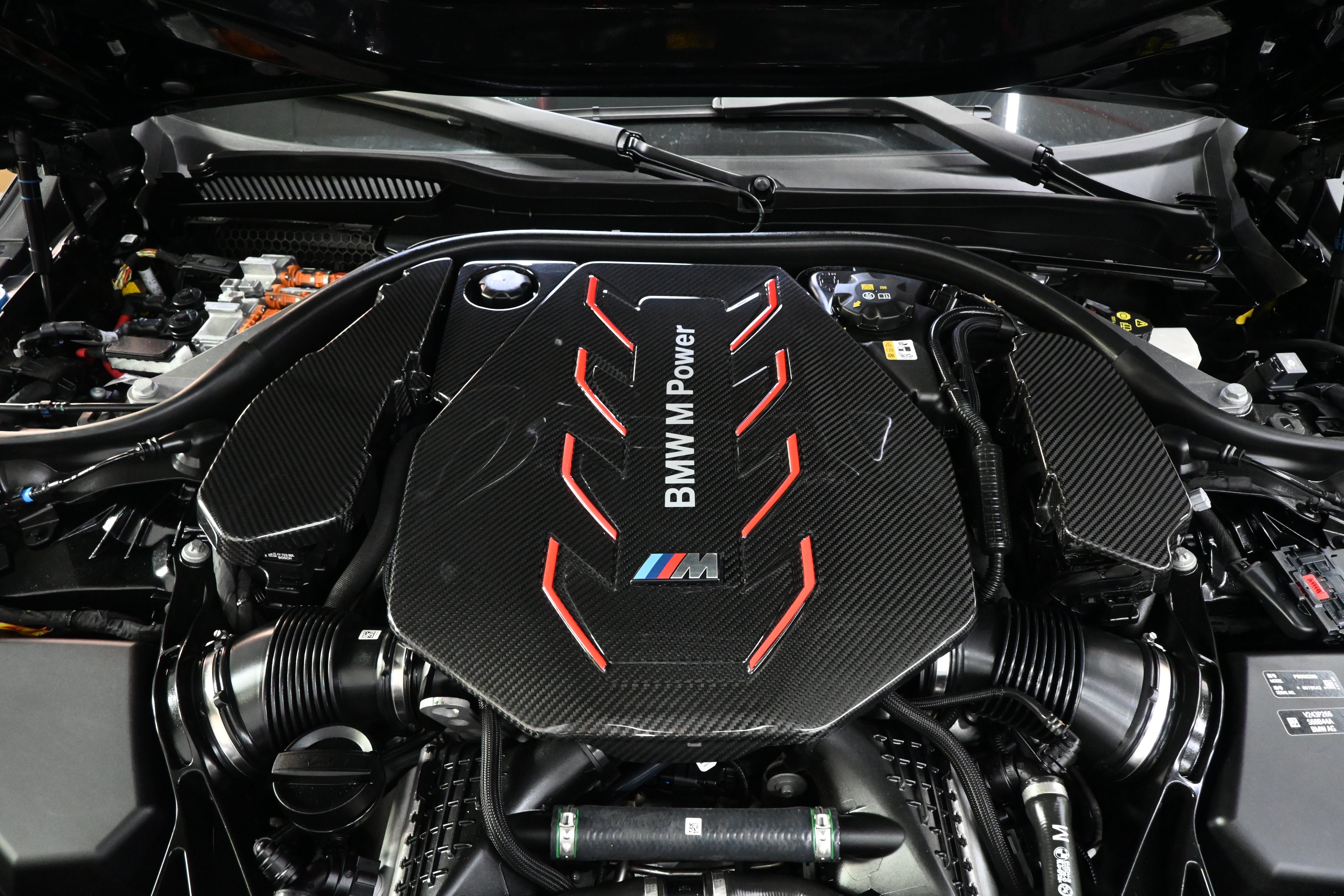 Carbon Fiber Engine Bay Cover Kit - BMW G90 M5