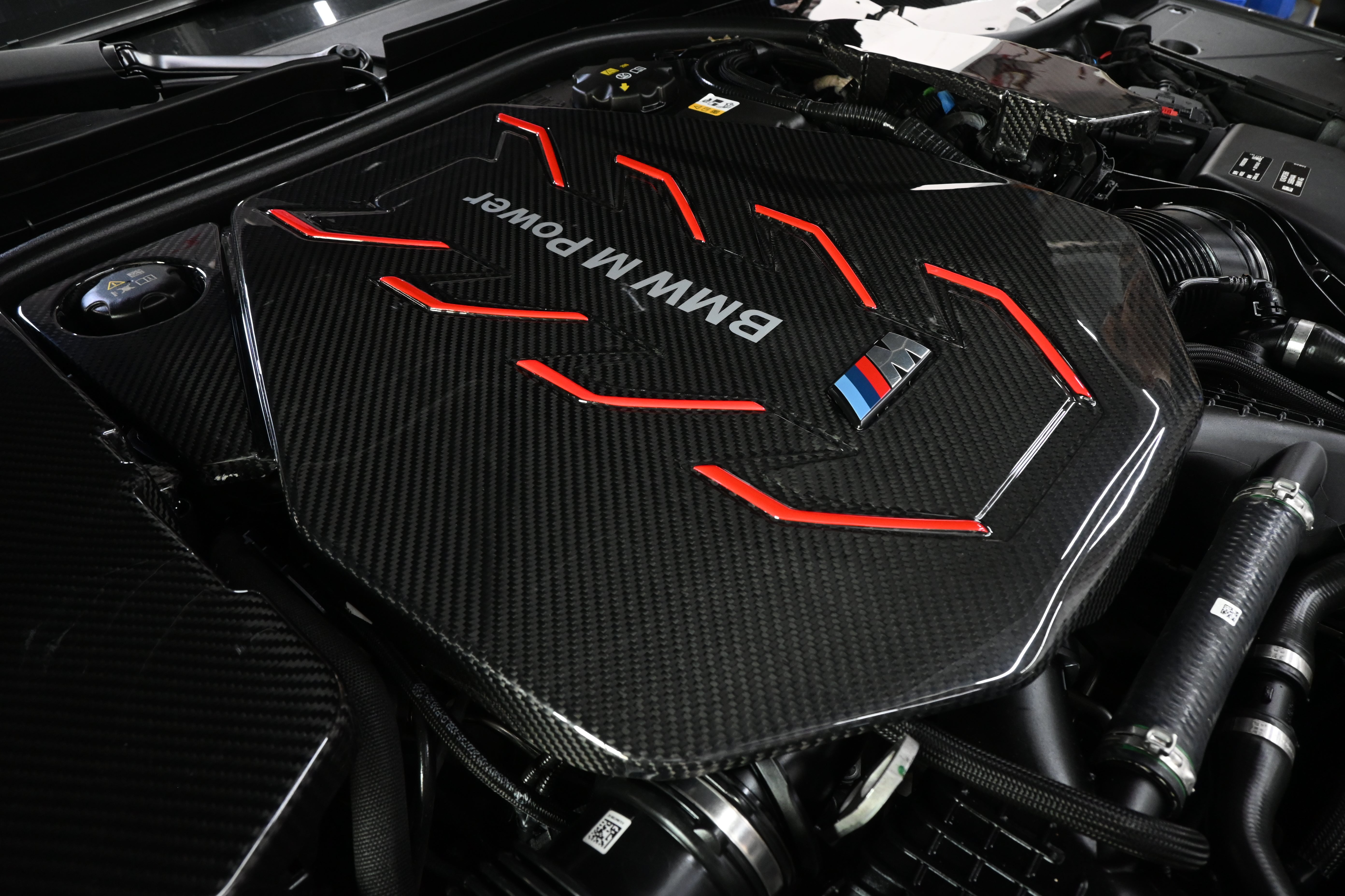 Carbon Fiber Engine Bay Cover Kit - BMW G90 M5