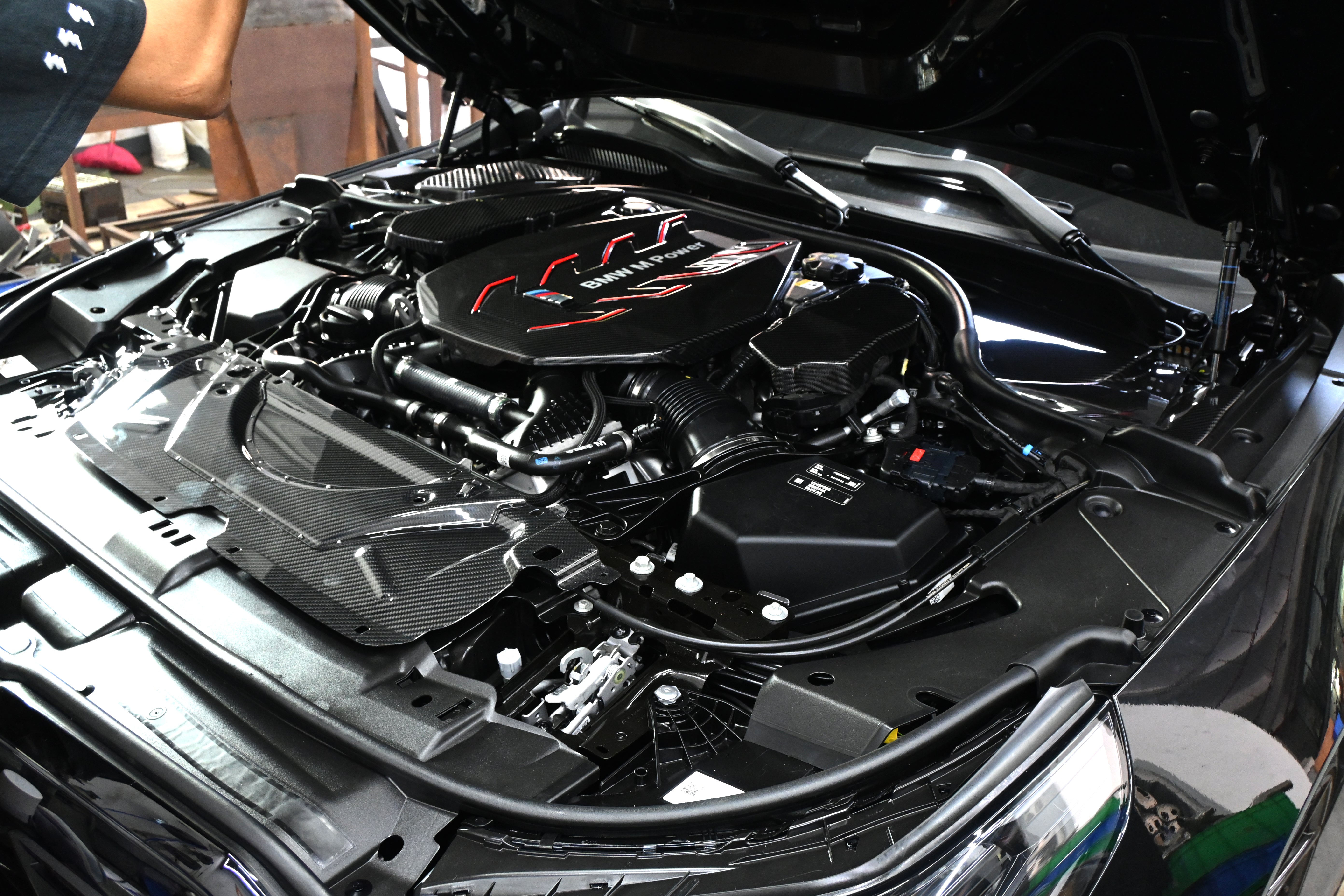 Carbon Fiber Engine Bay Cover Kit - BMW G90 M5
