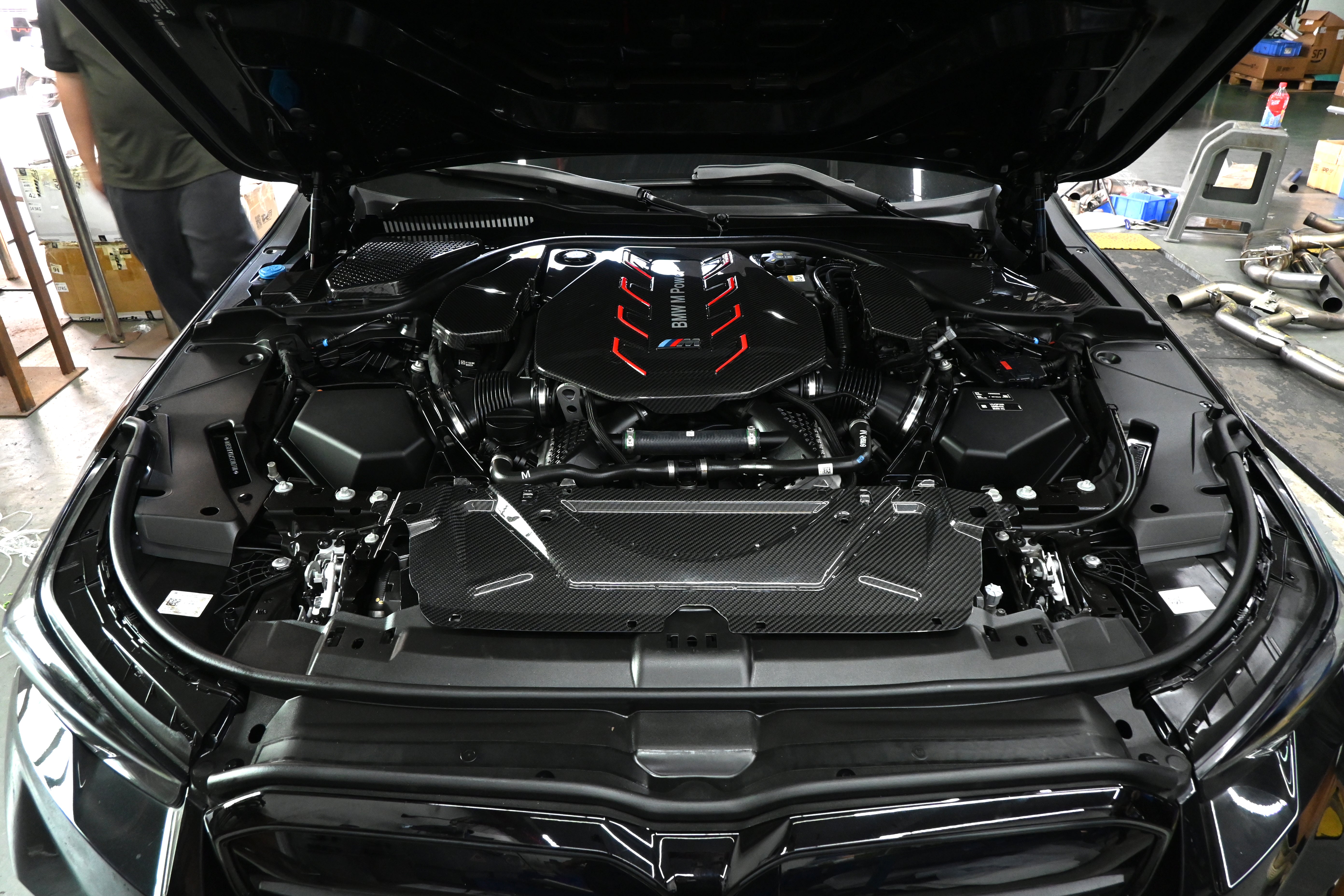 Carbon Fiber Engine Bay Cover Kit - BMW G90 M5