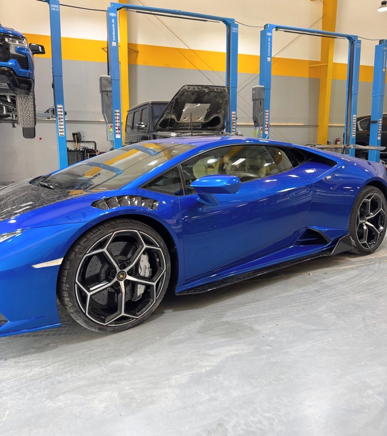 V style Carbon Fiber Side Skirts - Lamborghini Huracan / Tecnica
