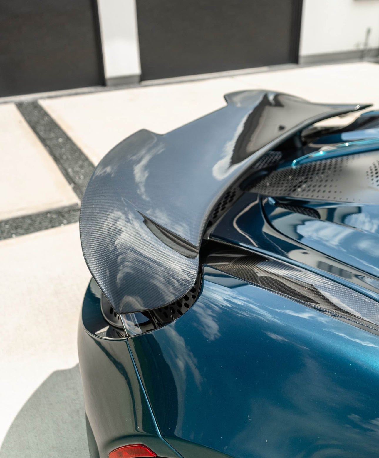 https://www.thecarbonindustries.com › products › 765lt-dry-carbon-fiber-wing-spoiler-mclaren-720s

