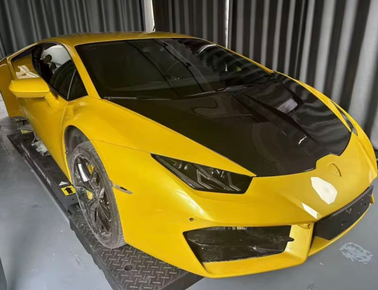 Carbon Fiber Vented Hood - Lamborghini Huracan