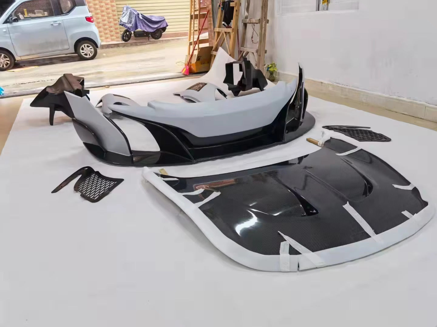 https://www.thecarbonindustries.com › products › 675lt-conversion-body-kit-mclaren-mp4-12c-650s

