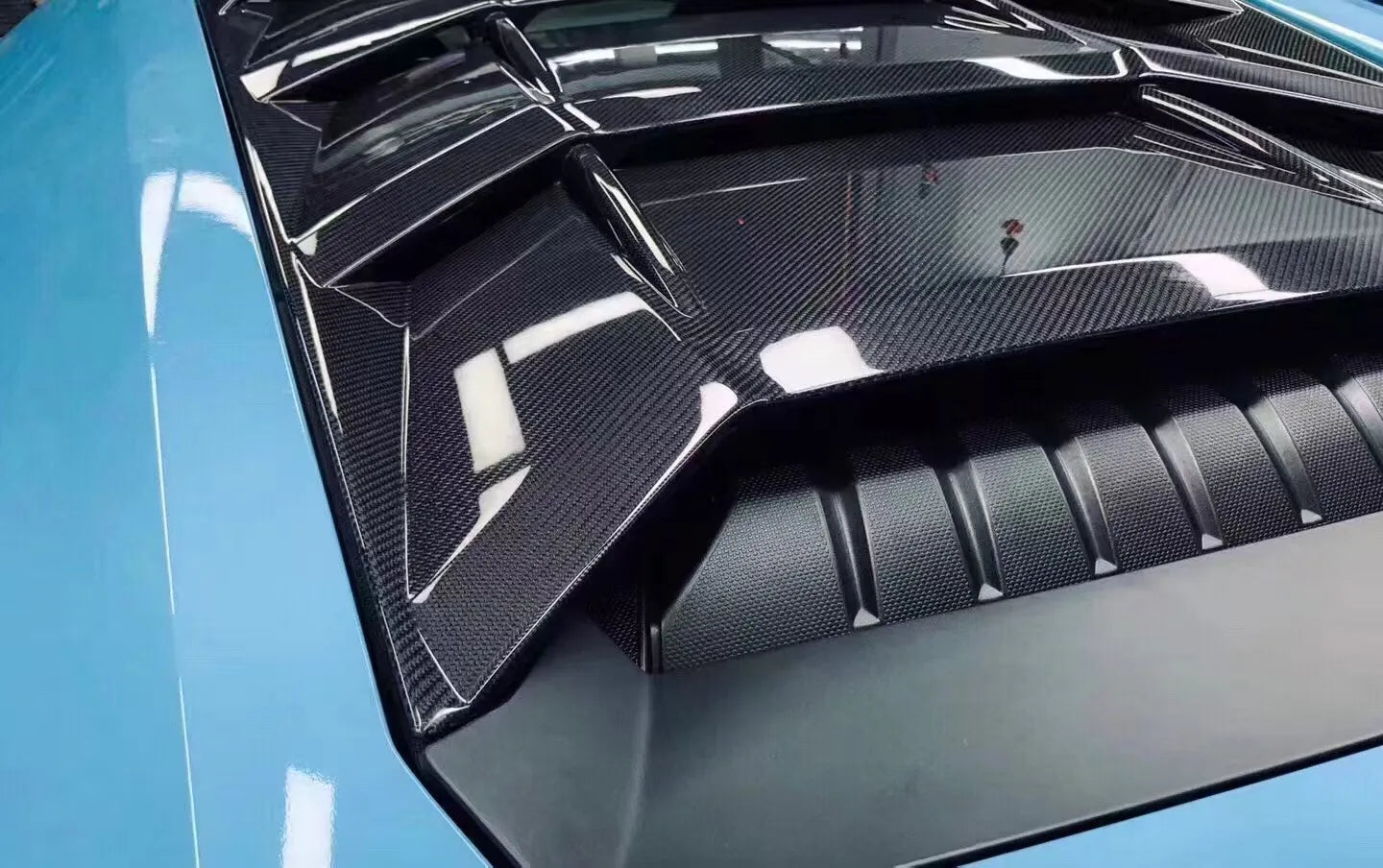 Carbon Fiber Engine Cover - Lamborghini Huracan