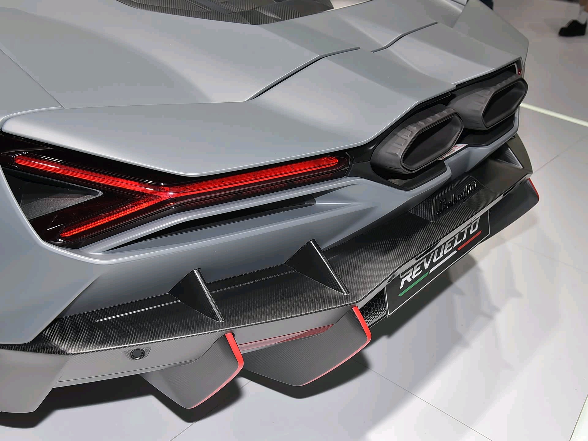 Carbon Fiber OEM Style Rear Diffuser - Lamborghini Revuelto