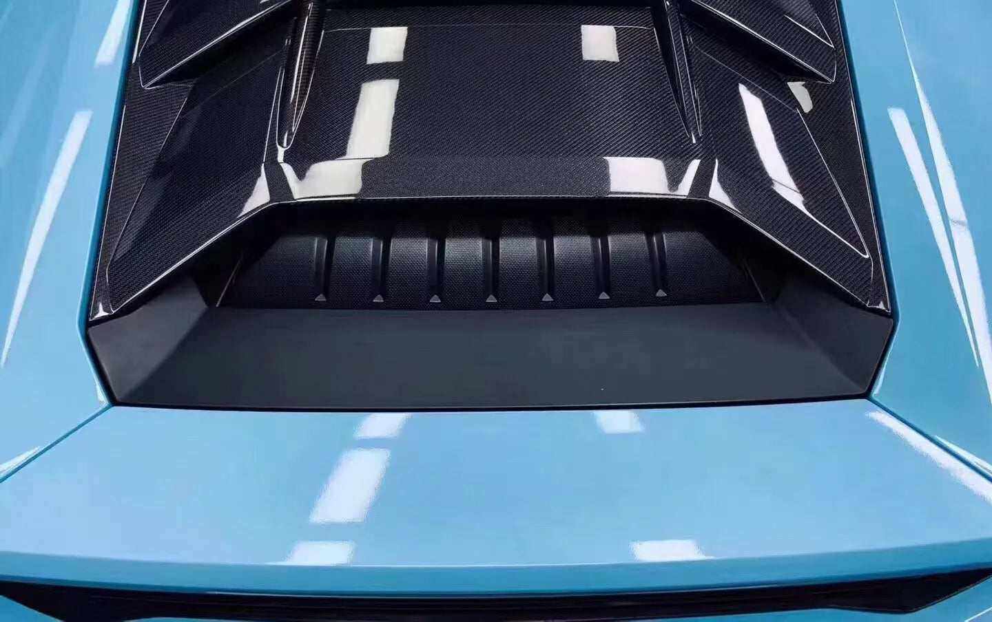 Carbon Fiber Engine Cover - Lamborghini Huracan
