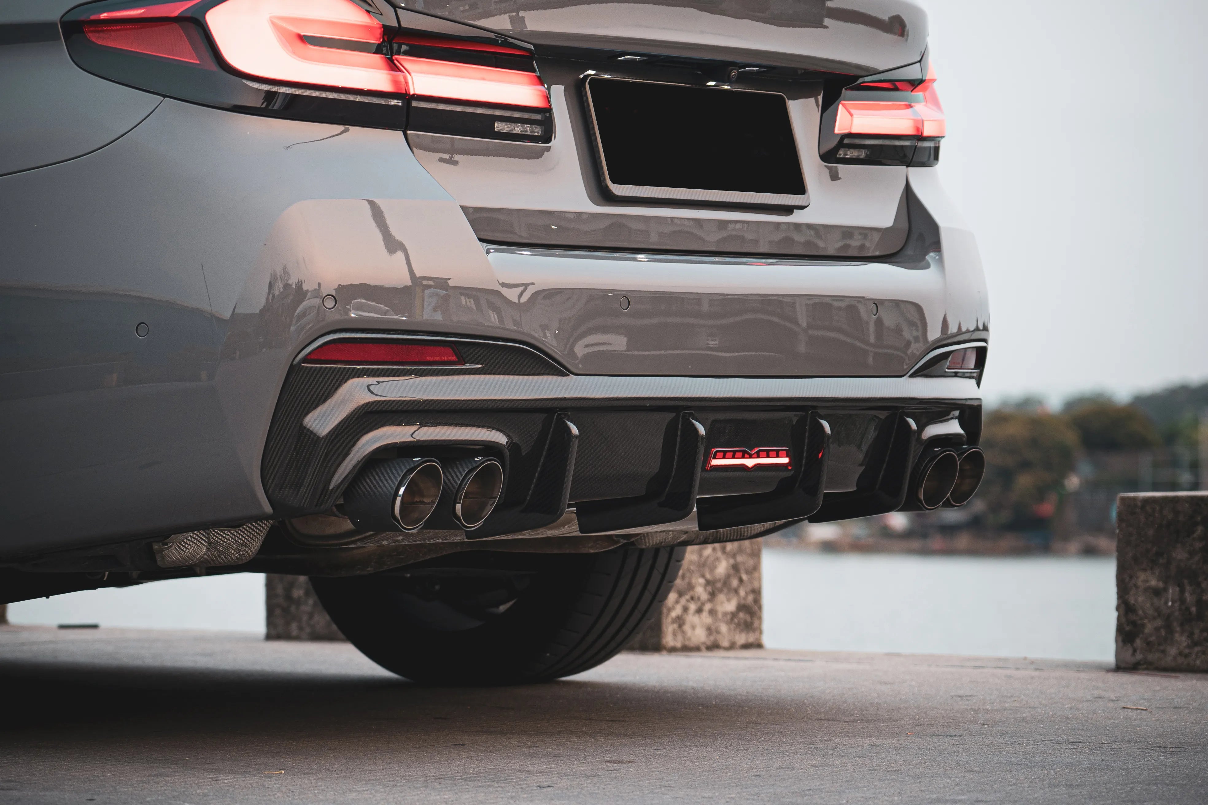 Dry Carbon Fiber Rear Diffuser w/ led - BMW 5 Series G30 G38 2021-2023