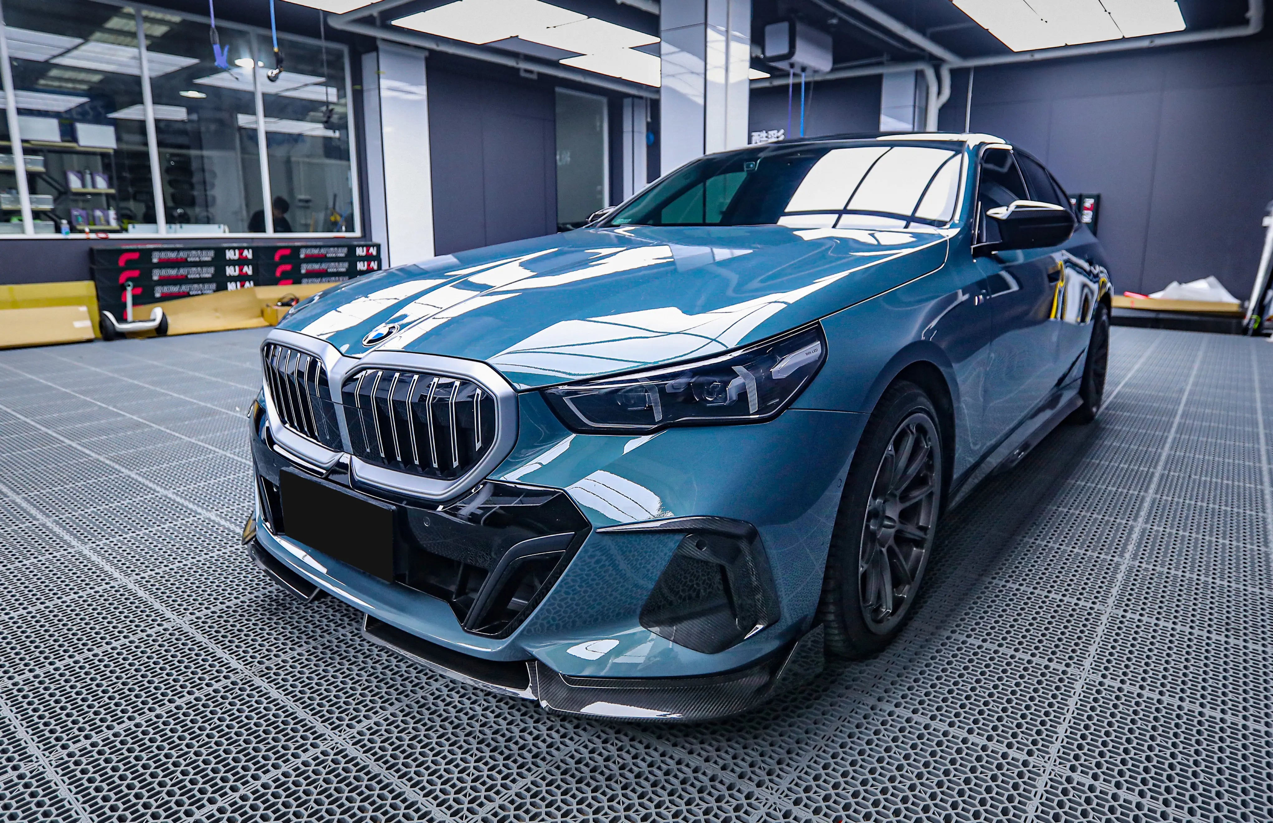 Carbon Fiber MP Style Front Lip V2 - BMW 5 Series G60 2024+