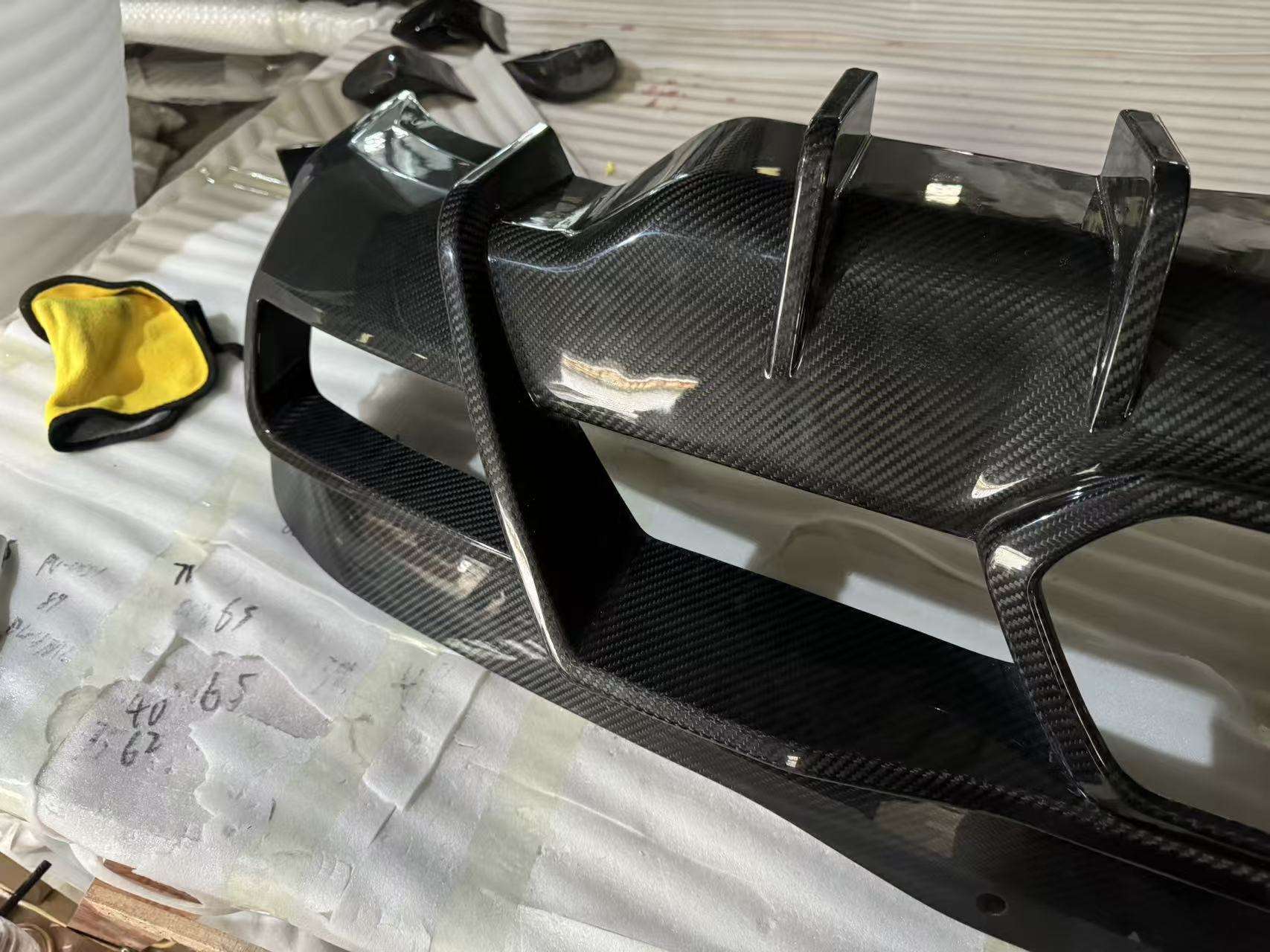 Carbon Fiber Rear Diffuser - Chevrolet Corvette C8 Z06 ZR1