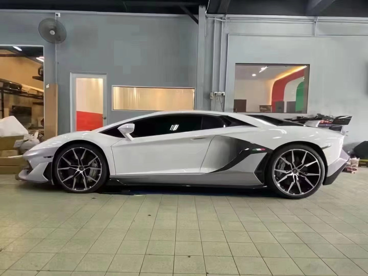 Full Conversion Kit SVJ Style Full Conversion Body Kit - Lamborghini LP700-4 LP720 LP750