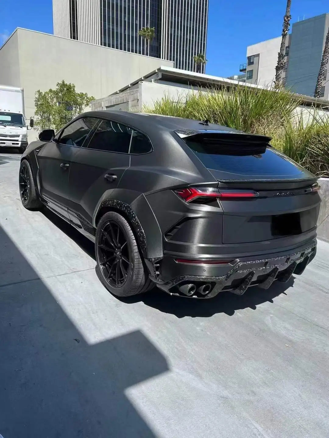 v]
\\https://www.thecarbonindustries.com › products › 1016-style-full-carbon-fiber-aero-kit-lamborghini-urus

