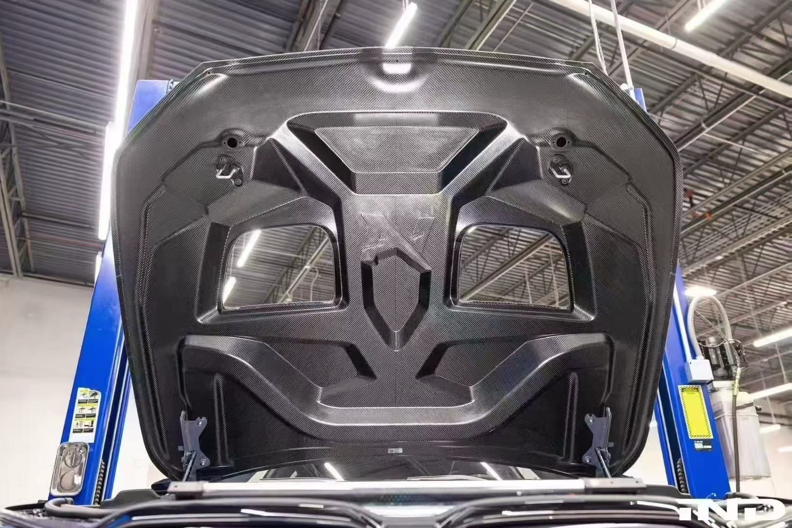 Carbon Fiber AN Style Engine hood Cover - BMW M5 G90
