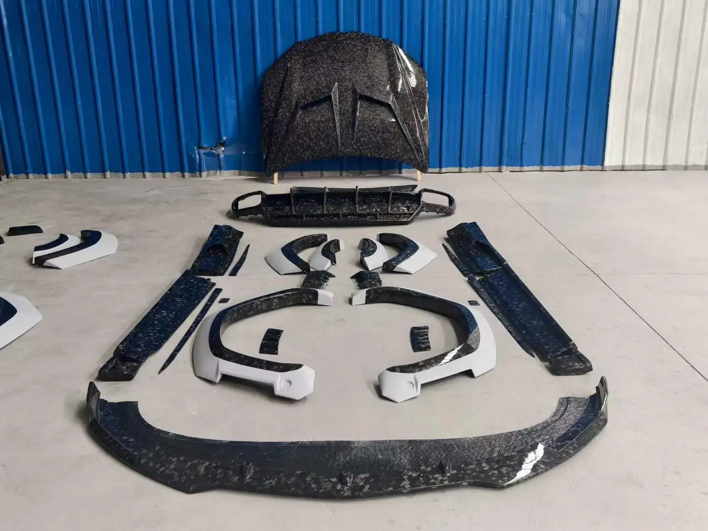 https://www.thecarbonindustries.com › products › 1016-style-full-carbon-fiber-aero-kit-lamborghini-urus

