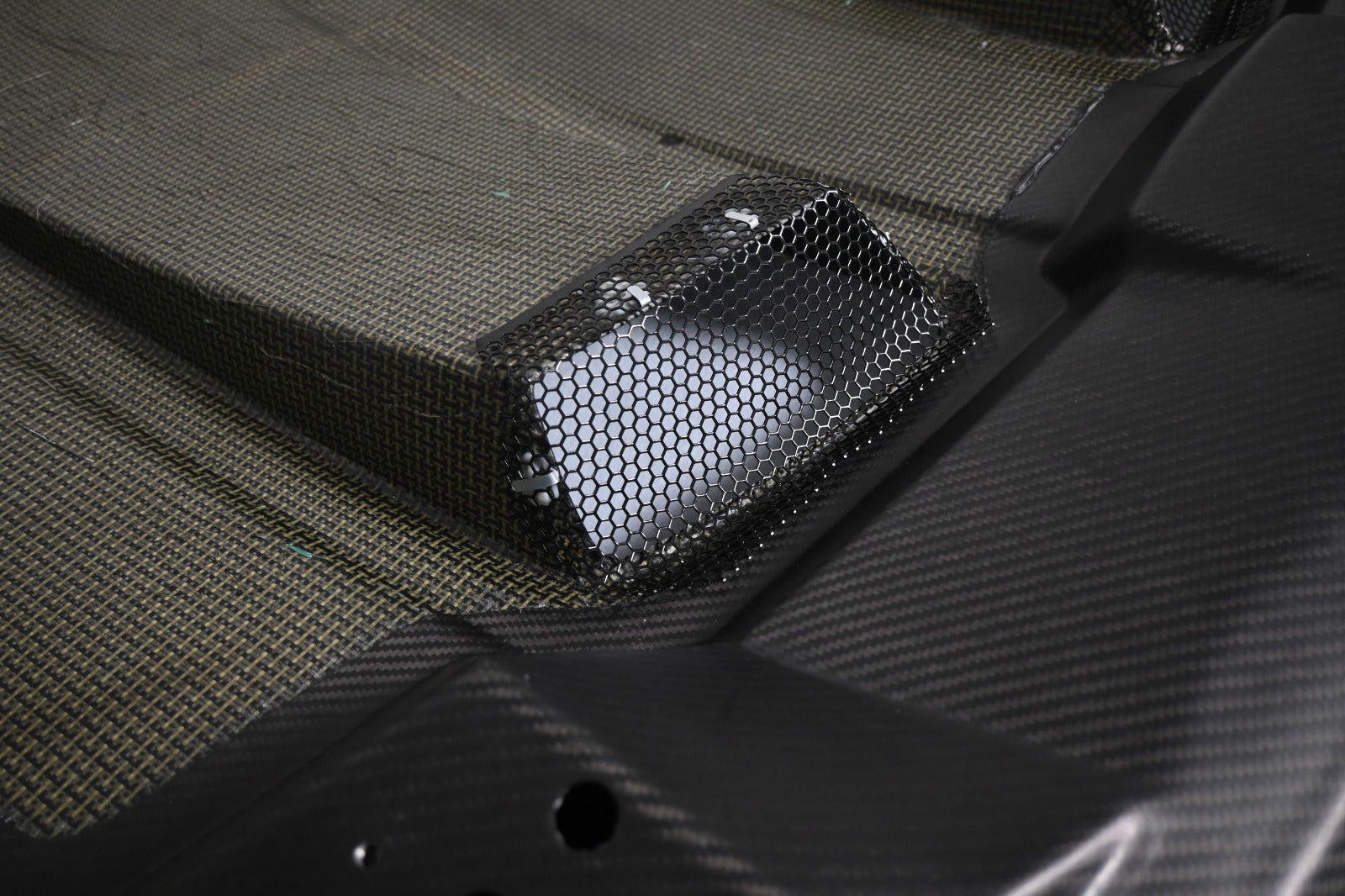 AN Style Carbon fiber Vented Hood w/ Kelvar & Mesh - BMW G80 M3 & G82 / G83 M4