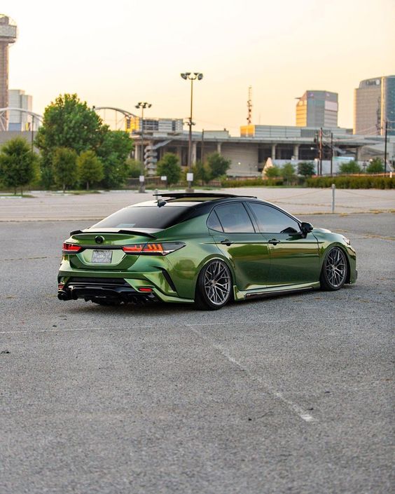 V style Carbon Fiber Spoiler - Toyota Camry XLE/XSE/SE