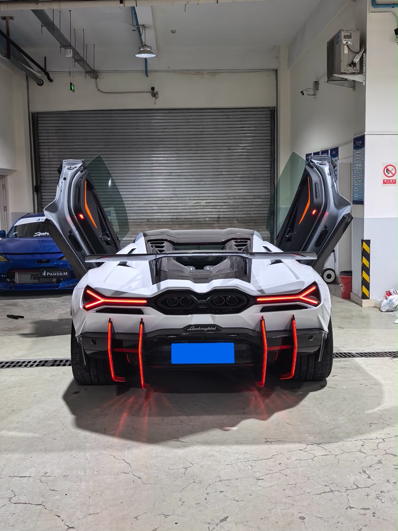 Carbon Fiber DK Aero Body Kit - Lamborghini Revuelto